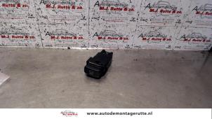O106355 Gebruikte mistlamp schakelaar Toyota Yaris