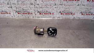O81736 Gebruikte cilinderslot portier links Daihatsu Charade