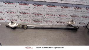 O118233 Gebruikte ruitenwis mechaniek Subaru Justy