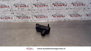 O115409 Gebruikte ruitensproeierpomp voor Ssang Yong Rexton