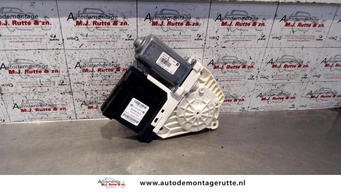 Raammotor Portier van een Seat Leon (1P1) 1.9 TDI 105 2006