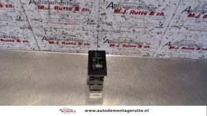 O98674 Gebruikte schakelaar koplamp ihv Toyota Corolla Verso