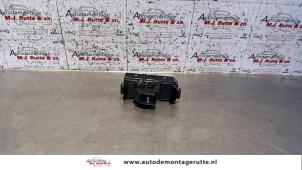 O108289 Gebruikte schakelaar elektrisch raam Toyota Corolla Verso