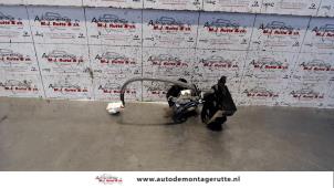 O92023 Gebruikte achterklep slotmechaniek Toyota Corolla Verso