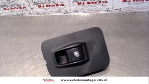 O107727 Gebruikte schakelaar elektrisch raam Citroen Nemo