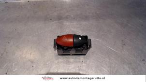 O104509 Gebruikte paniekverlichtings schakelaar Renault Twingo