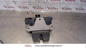 O132695 Gebruikte slotmechaniek achterklep Volvo V50