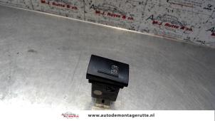 O106789 Gebruikte schakelaar achteruitverwarming Ssang Yong Rexton