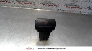 O104393 Gebruikte gevarenlicht schakelaar Ssang Yong Rexton