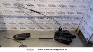 O82976 Gebruikte portierslot mechaniek 4deurs links-voor Fiat Idea