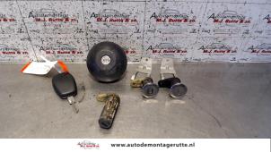 O81522 Gebruikte portierslot cilinder links Dacia Logan