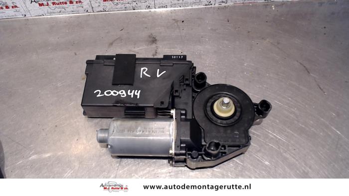 Motor electrisch raam van een Audi A2 (8Z0) 1.4 16V 2001