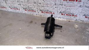 Gebruikte Ruitensproeierpomp voor Fiat Croma (194) 2.2 MPI 16V Prijs op aanvraag aangeboden door Autodemontage M.J. Rutte B.V.