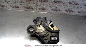 O83498 Gebruikte deurslot mechaniek 4deurs links-achter Toyota Avensis