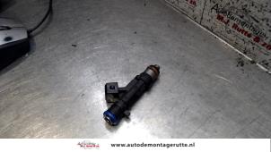 O121439 Gebruikte injector (benzine injectie) Dacia Sandero