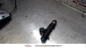 O121438 Gebruikte injector (benzine injectie) Dacia Sandero