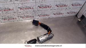 Gebruikte Kontaktslot + Sleutel Renault Master III (FD/HD) 1.9 dCi Prijs op aanvraag aangeboden door Autodemontage M.J. Rutte B.V.
