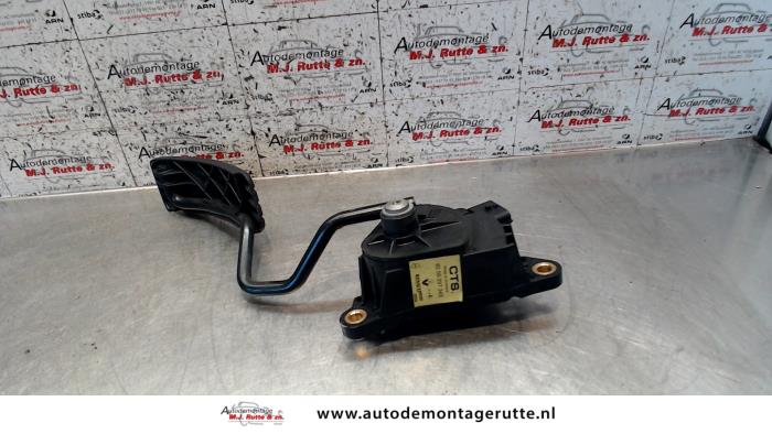 Gebruikte Gaspedaal Renault Clio O110500