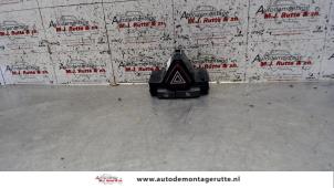 O104101 Gebruikte alarmlicht schakelaar Opel Corsa