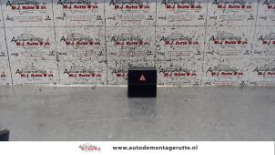 O104119 Gebruikte paniekverlichtings schakelaar Opel Meriva