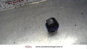 O107415 Gebruikte schakelaar elektrisch raam Fiat Doblo