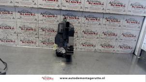 O83578 Gebruikte portierslot mechaniek 4deurs rechts-voor Opel Vectra