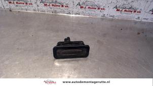 O90571 Gebruikte schakelaar achterklep Renault Clio