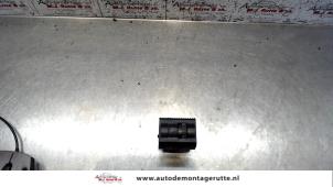 O98520 Gebruikte schakelaar koplamp ihv Volkswagen Transporter