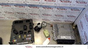 O113847 Gebruikte contactslot + computer Peugeot 407