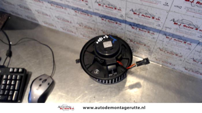 Kachel Ventilatiemotor van een Alfa Romeo GT (937) 2.0 JTS 16V 2006