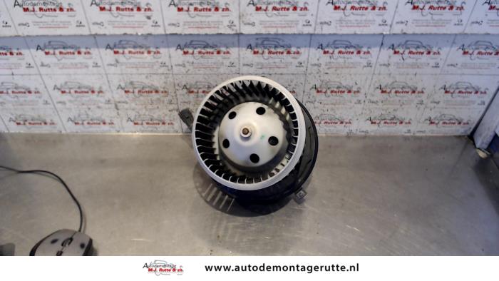 Kachel Ventilatiemotor van een Alfa Romeo GT (937) 2.0 JTS 16V 2006