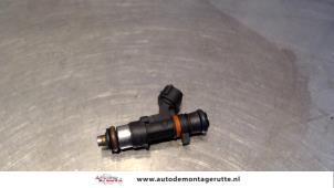O121457 Gebruikte injector (benzine injectie) Nissan Micra