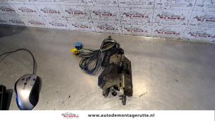 O82341 Gebruikte slotmechaniek portier 2deurs links Mercedes Sprinter