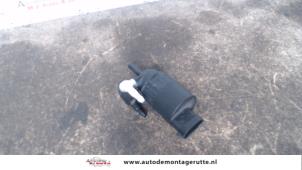 O115526 Gebruikte ruitensproeierpomp voor Renault Twingo