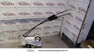 O83730 Gebruikte portierslot mechaniek 4deurs rechts-voor Peugeot 108