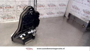 O84008 Gebruikte deurslot mechaniek 4deurs rechts-achter Peugeot 108