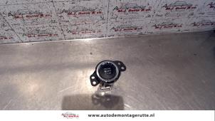 O76927 Gebruikte start/stop schakelaar Peugeot 108