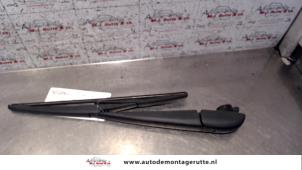 O97639 Gebruikte ruitenwisserarm achter Peugeot 108