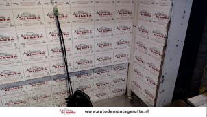O83418 Gebruikte slotmechaniek portier 4deurs links-achter Peugeot 108