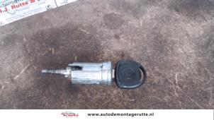 O114042 Gebruikte kontaktslot+sleutel Opel Corsa