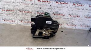 O82372 Gebruikte portierslot mechaniek 2deurs links Volkswagen Lupo