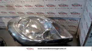 O72447 Gebruikte koplamp links Nissan Primastar