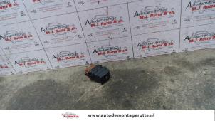 O107950 Gebruikte schakelaar elektrisch raam Renault Clio