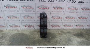 O109707 Gebruikte combischakelaar ramen Toyota Prius