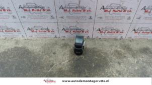 O108306 Gebruikte schakelaar elektrisch raam Toyota Prius