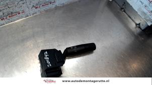 O103429 Gebruikte ruitenwis schakelaar Mazda 3.
