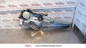 O88943 Gebruikte ruitmechaniek 4deurs links-achter Kia Sorento