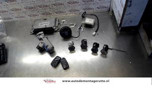 Gebruikte Set Cilindersloten (compleet) Peugeot Boxer (244) 2.2 HDi Prijs op aanvraag aangeboden door Autodemontage M.J. Rutte B.V.