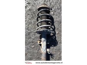 O111957 Gebruikte schokdemperpoot rechts-voor Volkswagen Transporter