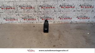 O106750 Gebruikte schakelaar achteruitverwarming Hyundai Matrix